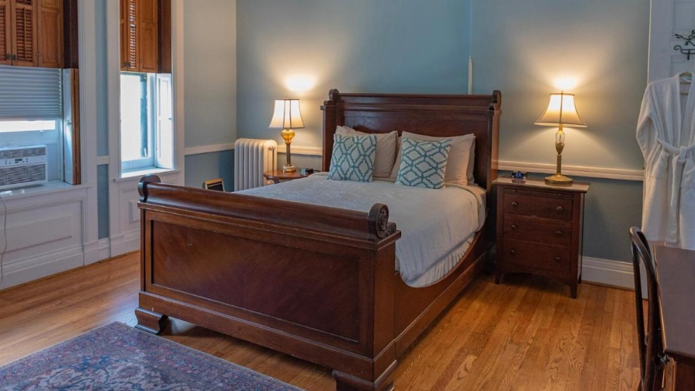 Deluxe Queen Room